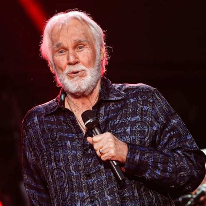 Kenny Rogers' Wife, Wanda Miller 5 Fast Facts You Need to Know