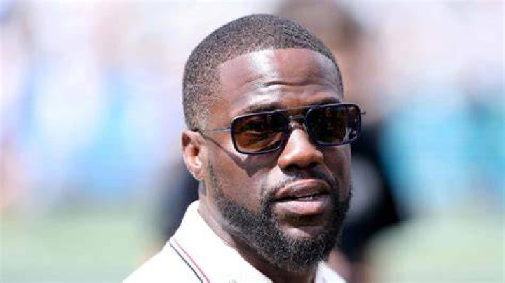 Kevin Hart leaves fans in stitches after posing next to college