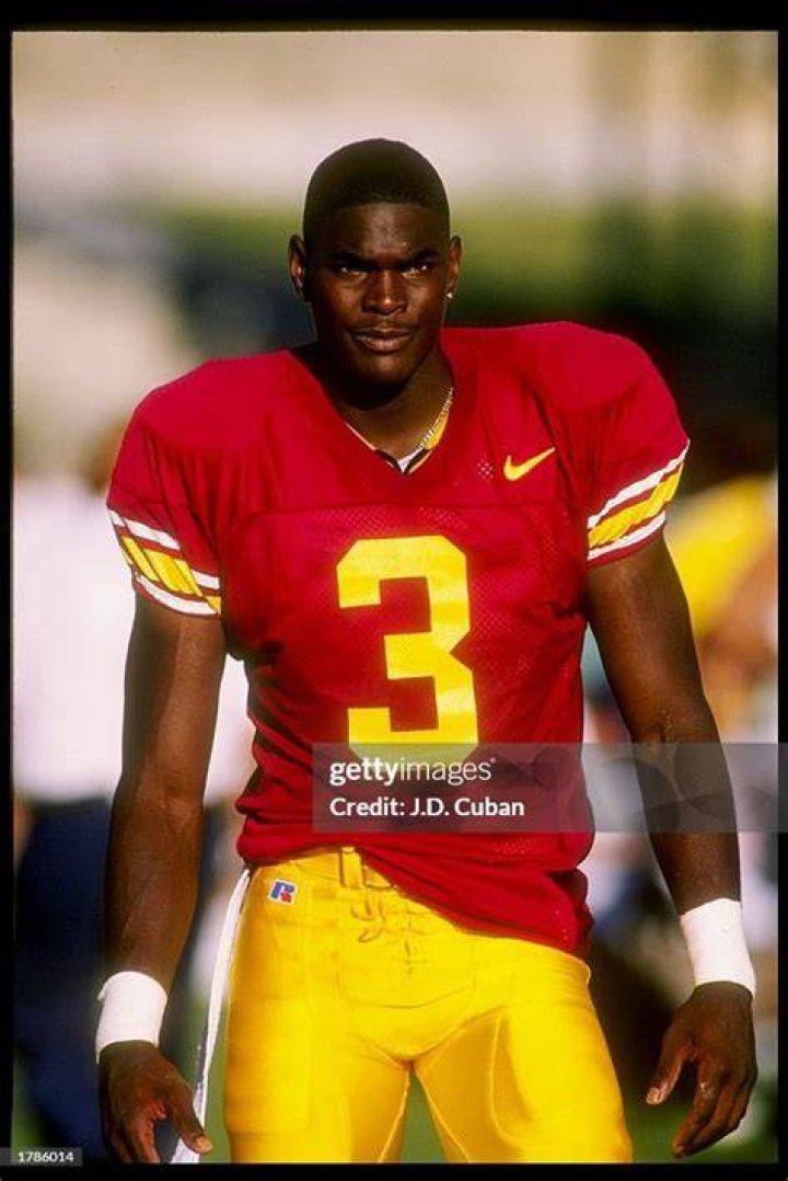 Keyshawn Johnson's (WR) Wife is Filing for Divorce Complex