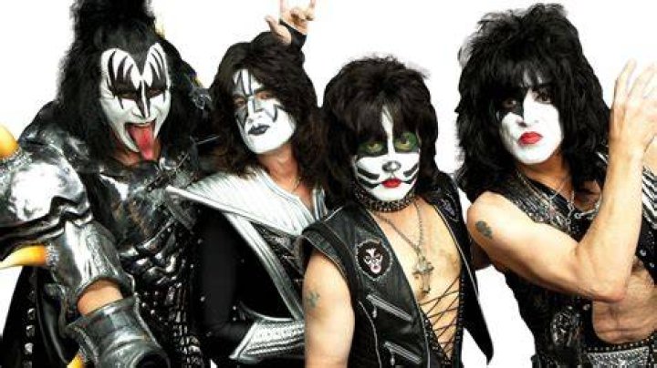 KISS LA BANDA M&Agrave;S CALIENTE DEL MUNDO ACE FREHLEY Y SU NOVIA LARA COVE