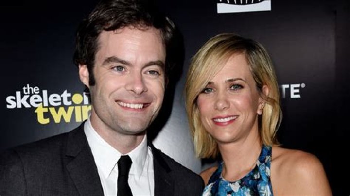 Kristen Wiig and Bill Hader Mock Clueless News Reporter
