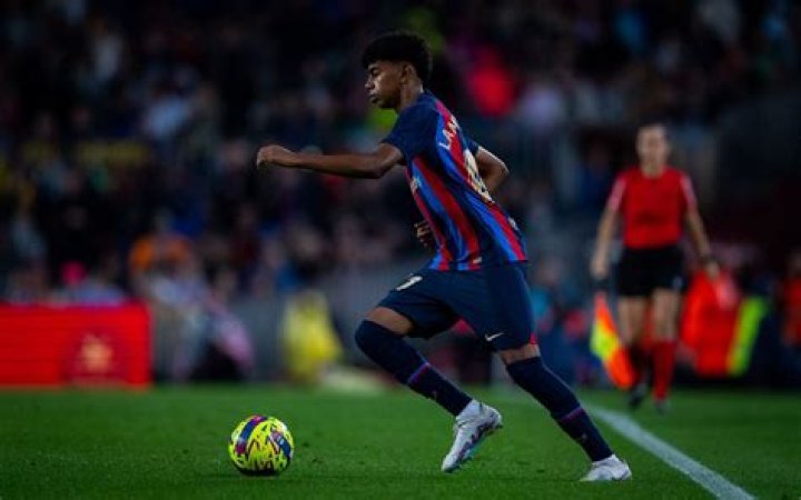 Lamine Yamal con hist&oacute;rico debut en el FC Barcelona