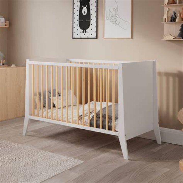 Lit b&eacute;b&eacute; &agrave; barreaux Blanc DEMEYERE DE103675 Pas Cher
