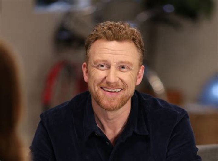 &lsquo;Grey&rsquo;s Anatomy&rsquo;s Kevin McKidd & Danielle Savre Make Out In Lake Como
