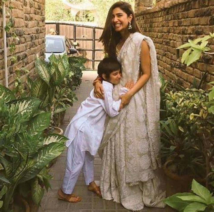 Mahira Khan Children Meet Her Son, Azlan
