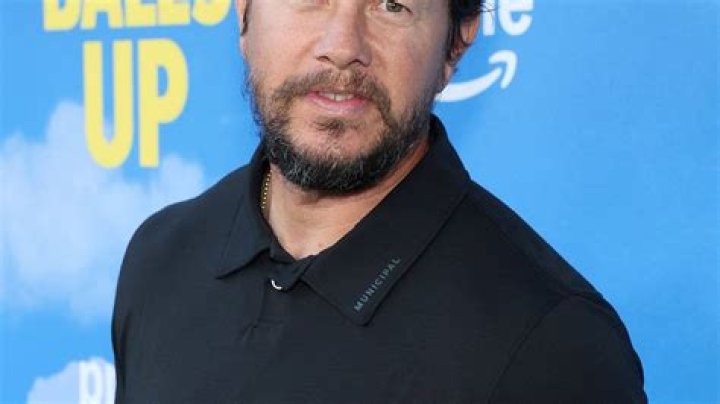 Mark Wahlberg&rsquo;s wife shows off husband&rsquo;s fit physique in nothing but