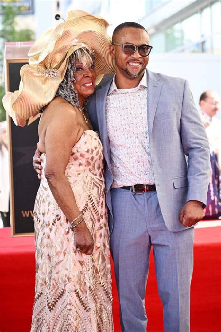 Martha Reeves 2024 Husband, net worth, tattoos, smoking & body measurements Taddlr