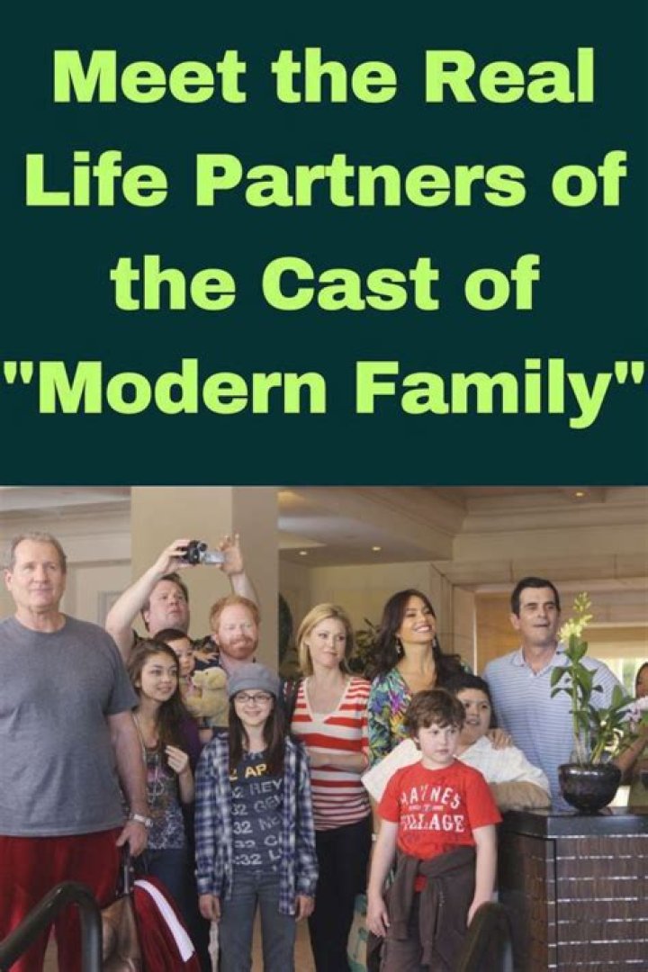 Meet The Real Family Of Selena Gomez!