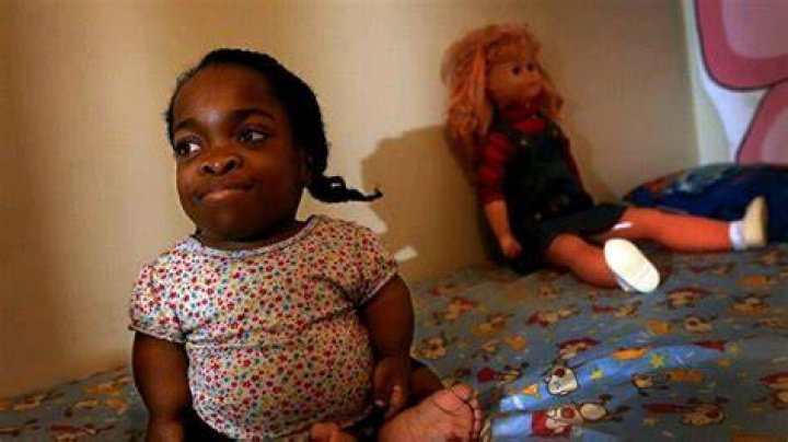 Meet Wildine, the world's shortest woman who's just 72cm tall Metro News