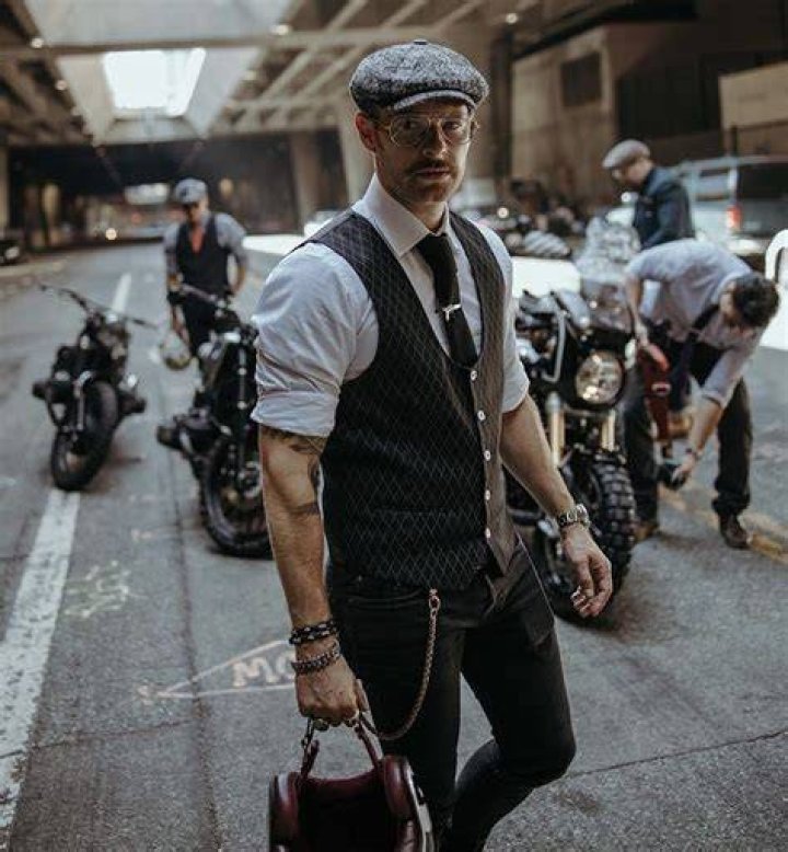 Meet Zo&euml; Kravitz&rsquo;s Dapper Rocker Boyfriend, Twin Shadow Vogue
