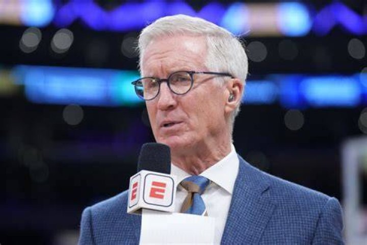 Mike Breen [Sports Commentator] Salary, Net Worth, Wife, Family, Now