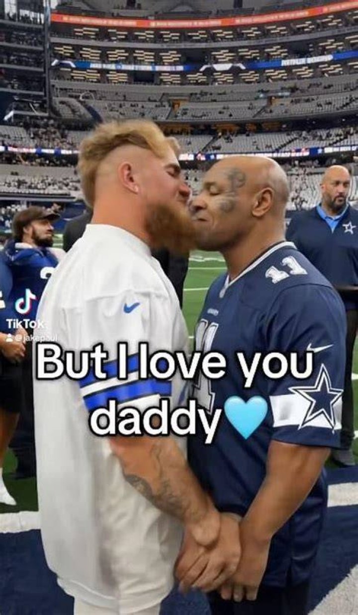Mike Tyson plants a kiss on daughter Milan's head Daily Mail Online