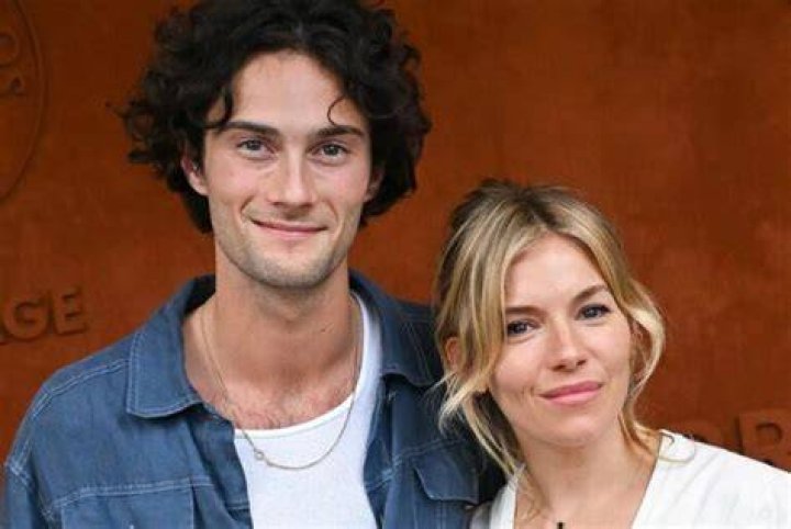 Oli Green Wiki, Biography, Height, Girlfriend, Age, Net Worth, Parents
