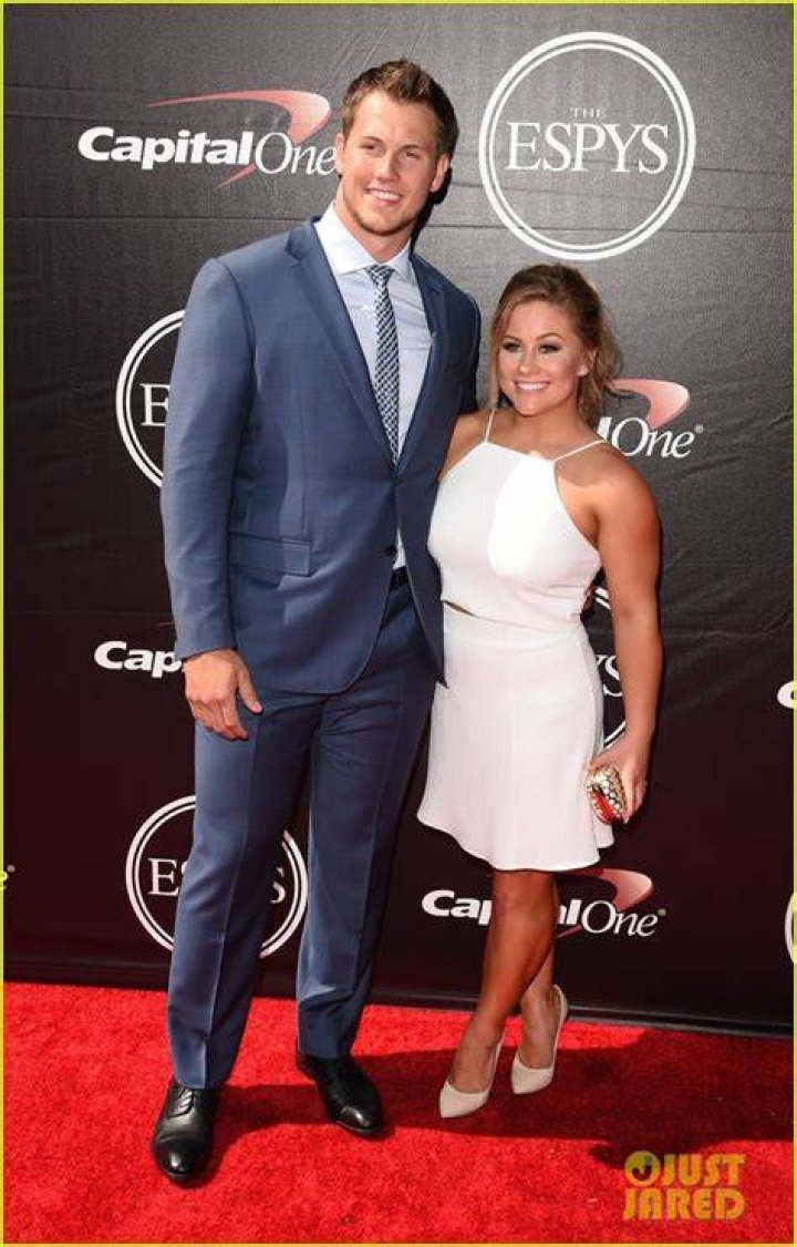 Olympian Shawn Johnson Marries NFL Player Boyfriend Andrew East