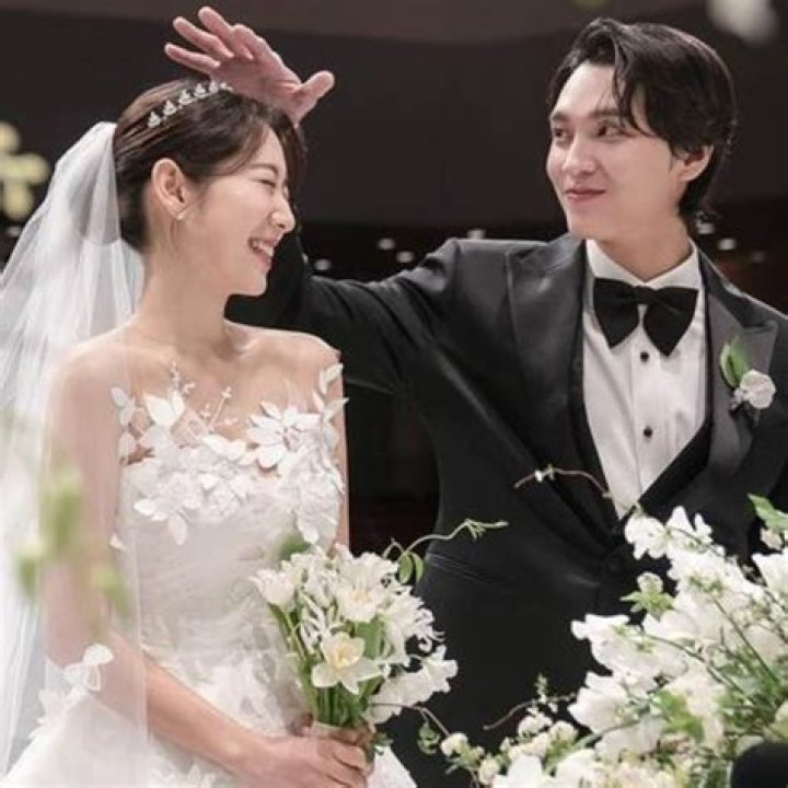 Park Shin Hye Husband Lee Hyeyoung (1971) zapzee
