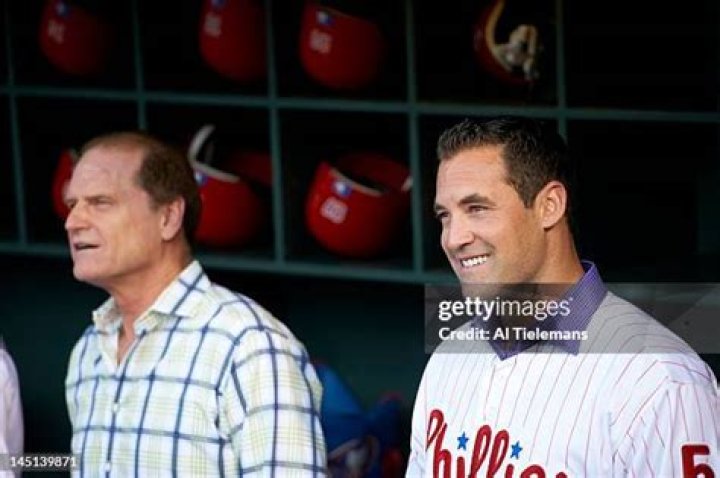 Pat Burrell, former Philadelphia Phillies left fielder, signs new deal