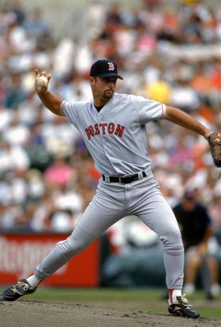 Red Sox pitcher Tim Wakefield's wife Stacy dies