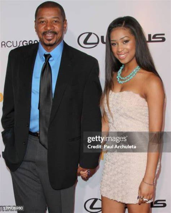 Robert Townsend 2023 dating, net worth, tattoos, smoking & body facts