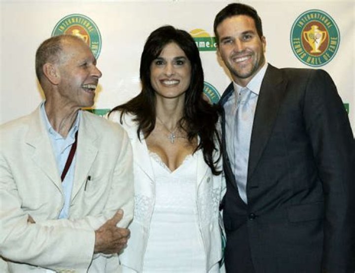Sabatini gets lifetime Hall of Fame pass