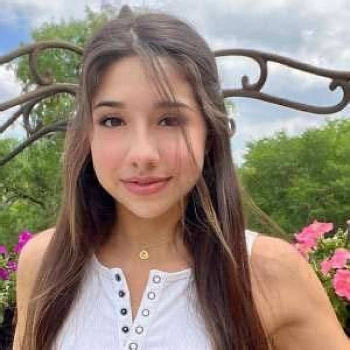 Sarah Grace Age, Height, Weight Wiki & Parents of The Voice Singer