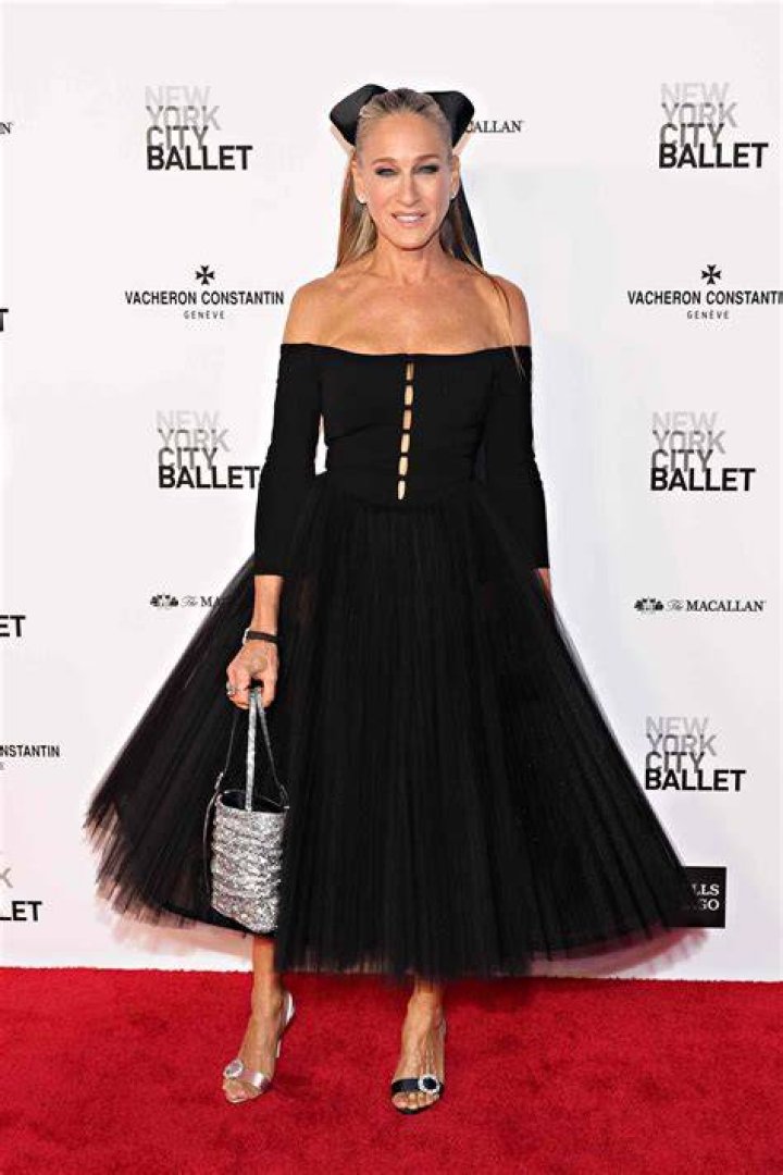 Sarah Jessica Parker Looks Amazing in a Sexy Swimsuit! See the 50Year