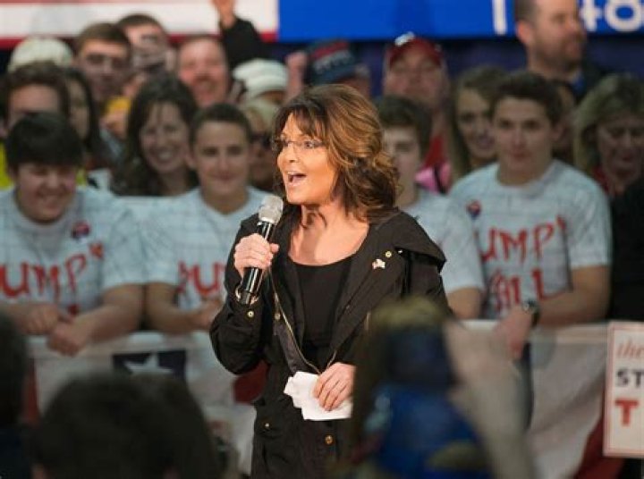Sarah Palin Was Heckled Post'SNL 40' Afterparty & She Heckled Right