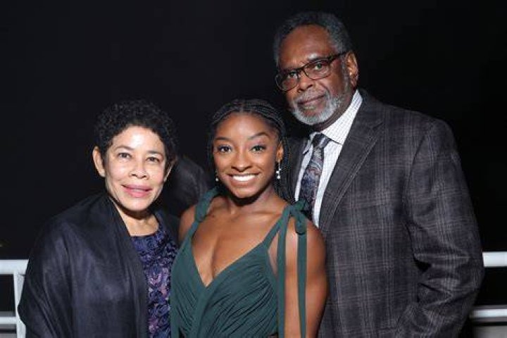 Simone Biles Parents / Simone Biles The 19yr Old Girl With Drug Addict