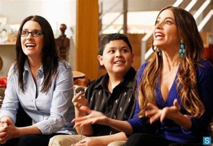 Sofia Vergara / Paget Brewster / Modern Family Paget Brewster