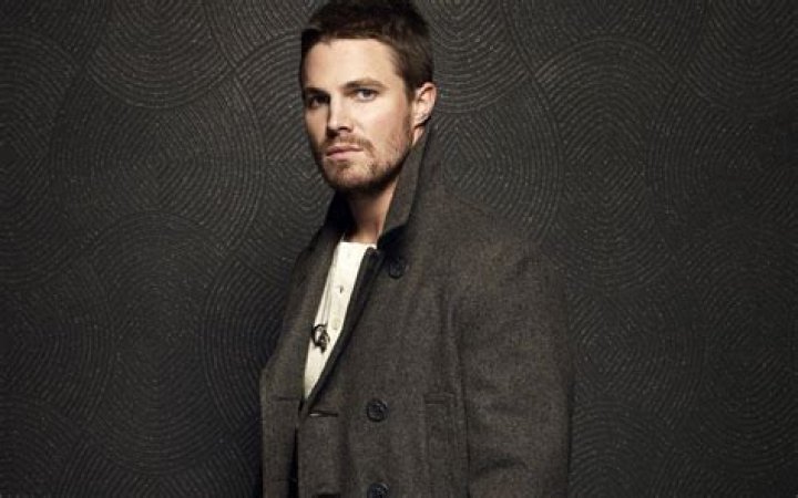 Stephen Amell Stephen Amell Wallpaper (35030080) Fanpop