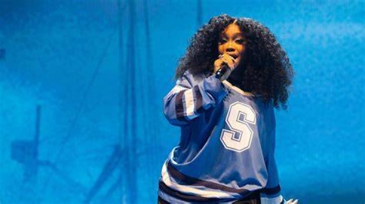 SZA Says She and ExBoyfriend Drake Are 'Cool' While Comparing Him to