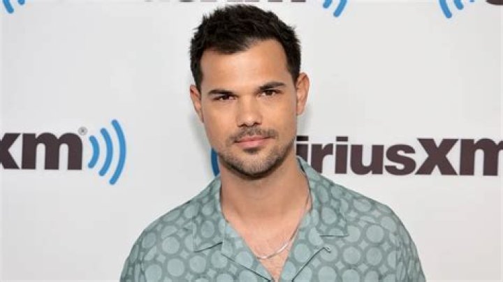 Taylor Lautner Bio, Net Worth, Married, Dating History, Wife, Family