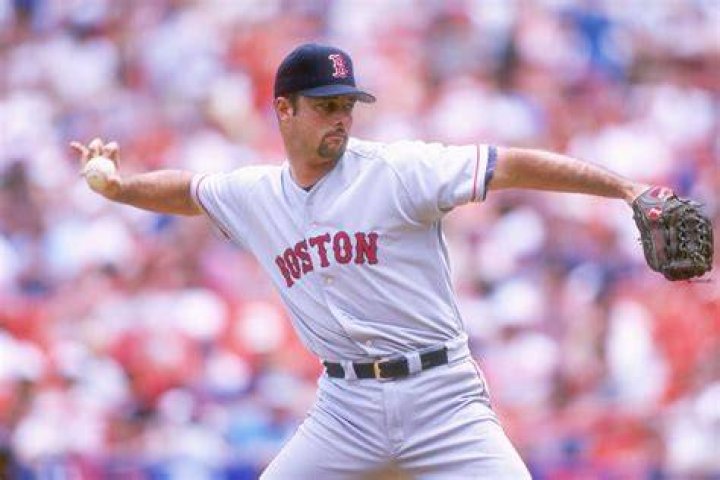 Tim Wakefield Asks for 'Privacy' After Curt Schilling Shares Cancer News