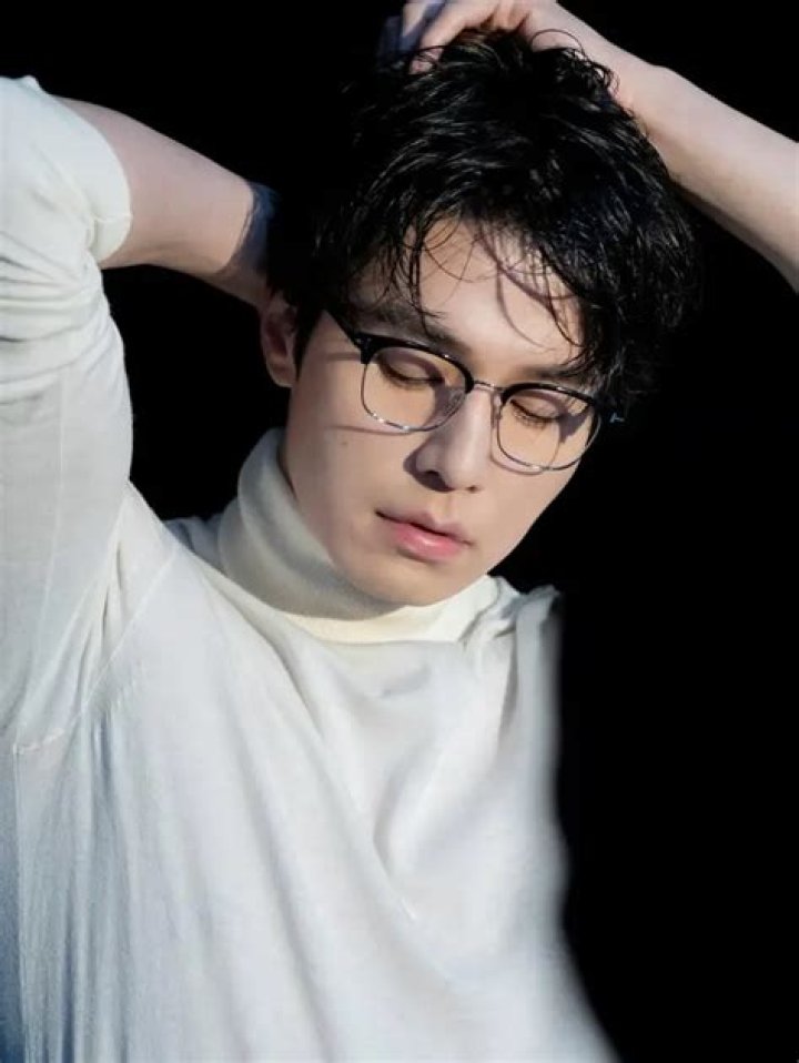 Top 75+ imagen lee dong wook wife Thptnganamst.edu.vn