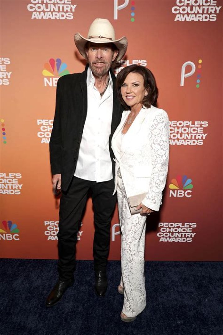 Tricia Lucus height How tall is Toby Keith's wife?