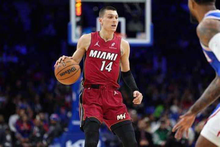 Tyler Herro's gilrfriend Katya Elise Henry shows off her stunning body