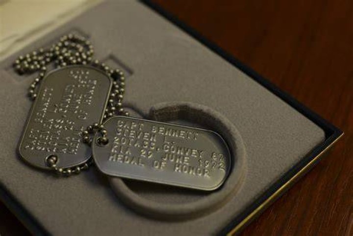 What does a USMC dog tag look like?