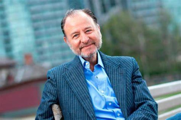 What Happened To Fisher Stevens&rsquo; Neck? His Illness Revealed!