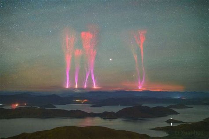 What is reverse lightning?