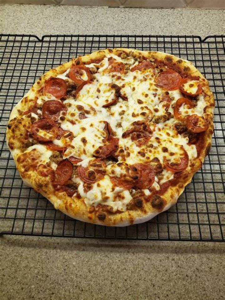 What is the cost to make a pizza?