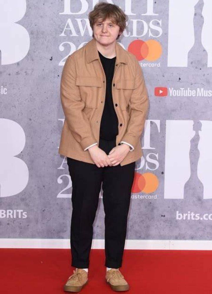 Why Did Lewis Capaldi Gain Weight: The Truth Behind His Transformation