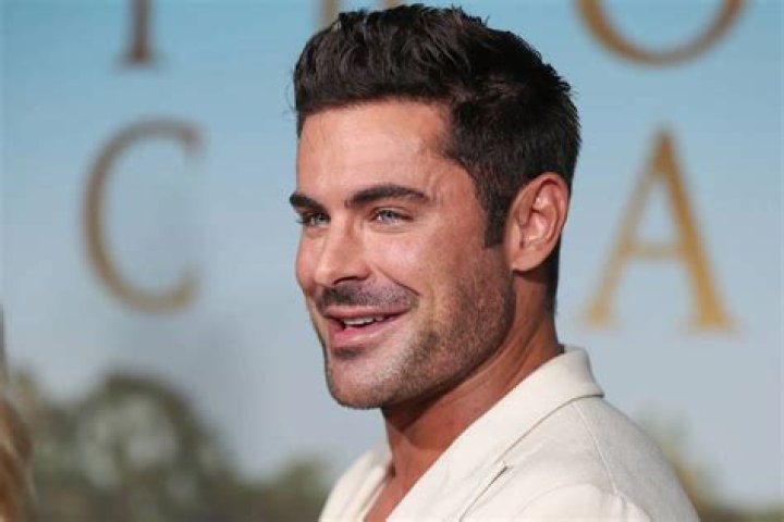 Zac Efron estaría dispuesto a interpretar a Matthew Perry en una